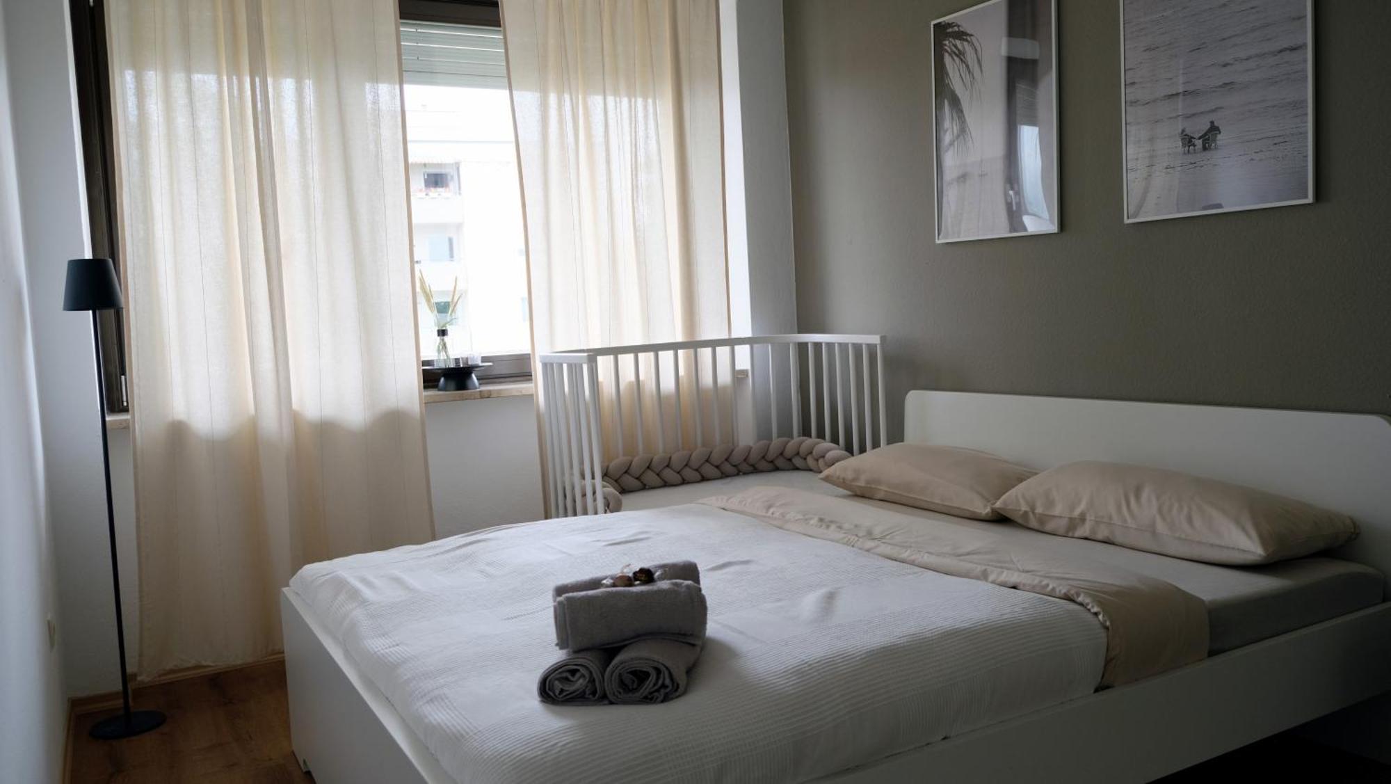 Casa Luxe - 120Qm - Zentral - Familienfreundlich - Parkplatz - 5Km Zum Legoland Apartment Gunzburg Bagian luar foto